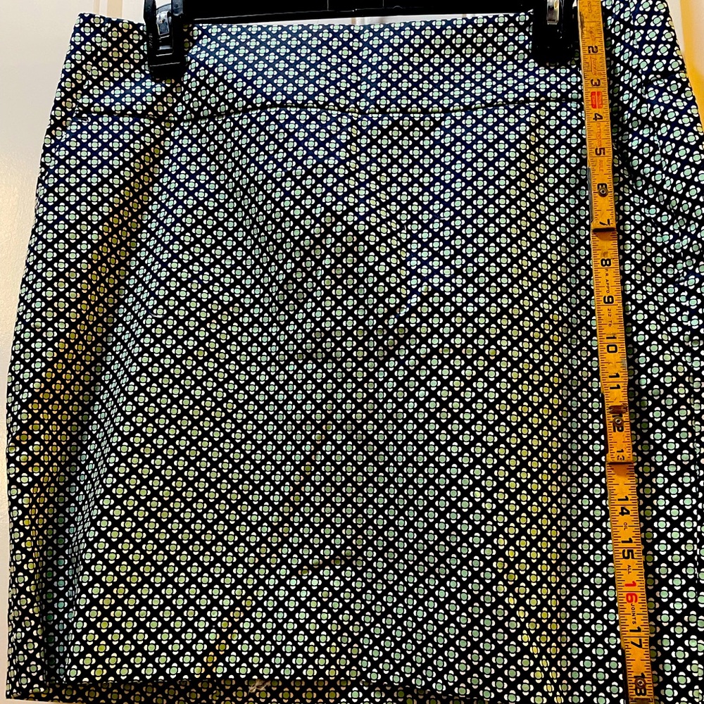 Fun summer skirt that’s flexible for outdoor shopping or a day at the office
